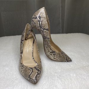 Snake print pumps new never been worn!!